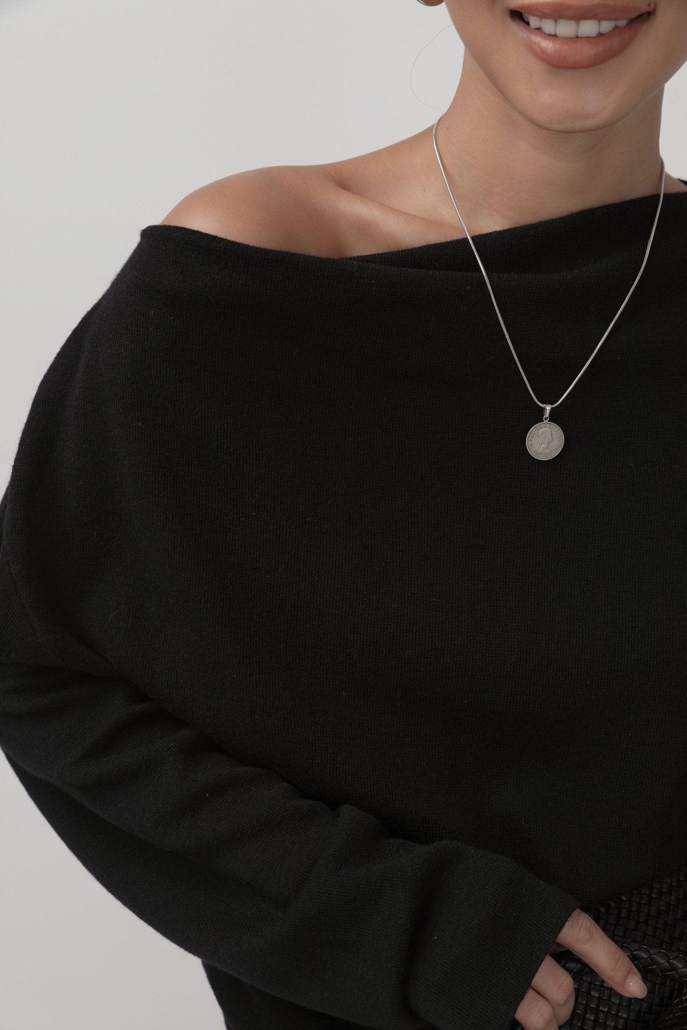 Minimalist Women's Sweater - Nettarei