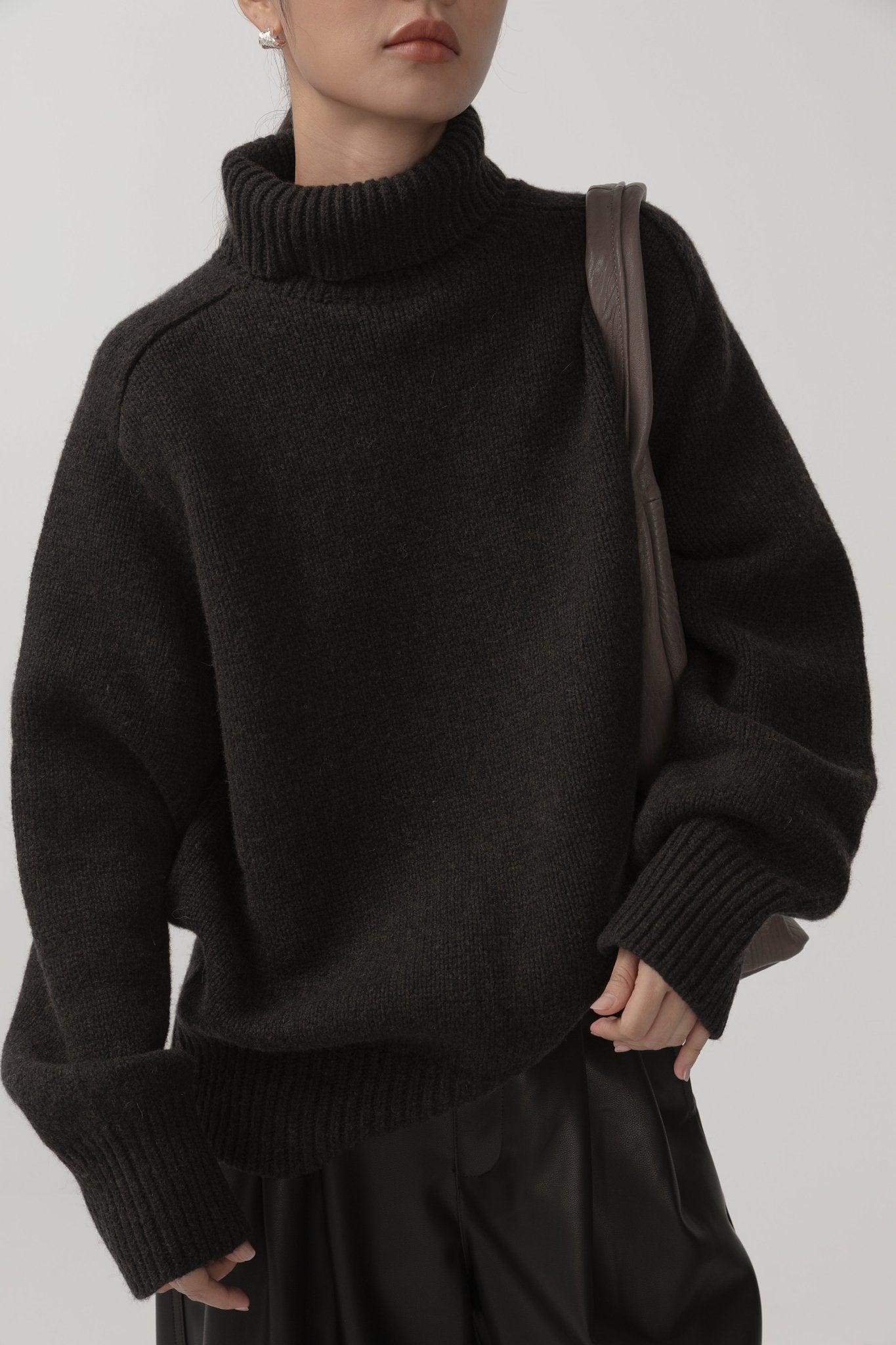 Oversized Turtleneck Sweater - Nettarei