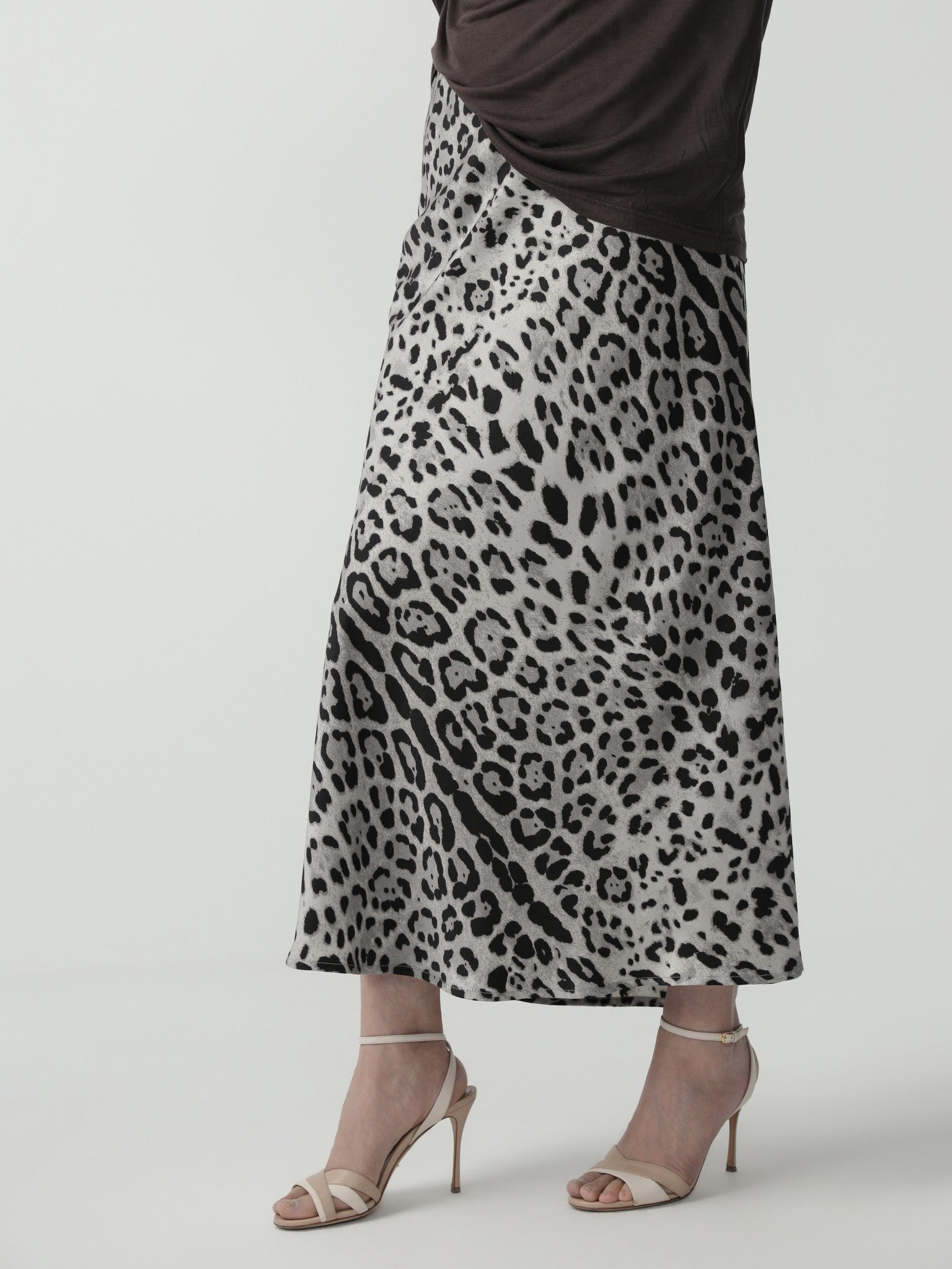 Sleek A - line Midi Skirt with Modern Minimalist Flair - Nettarei