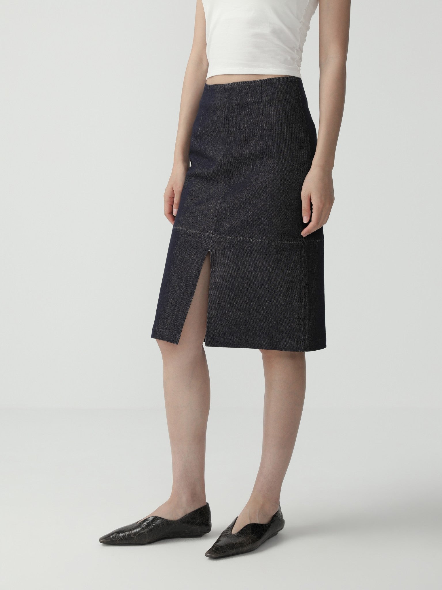 Sleek Denim Pencil Skirt for Women - Nettarei