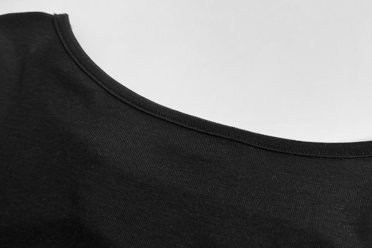 Sleek Fitted Batwing Top with Minimalist Charm - Nettarei