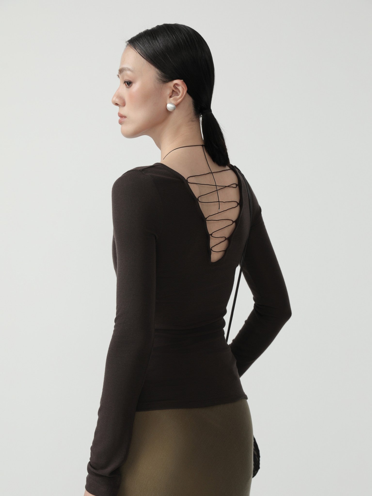 Sleek Fitted Batwing Top with Minimalist Charm - Nettarei