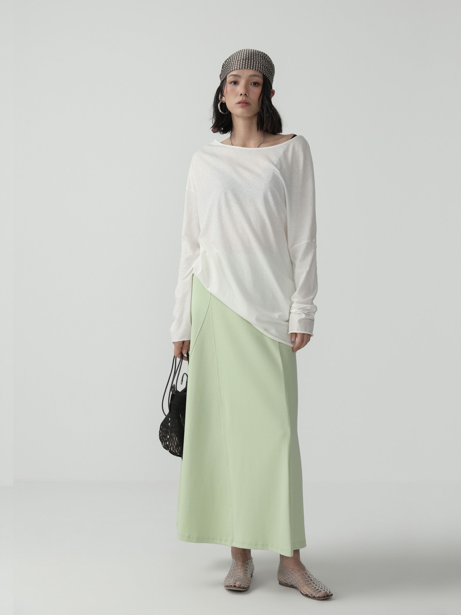 Sleek Fitted Tank Top with Minimalist Charm - Nettarei