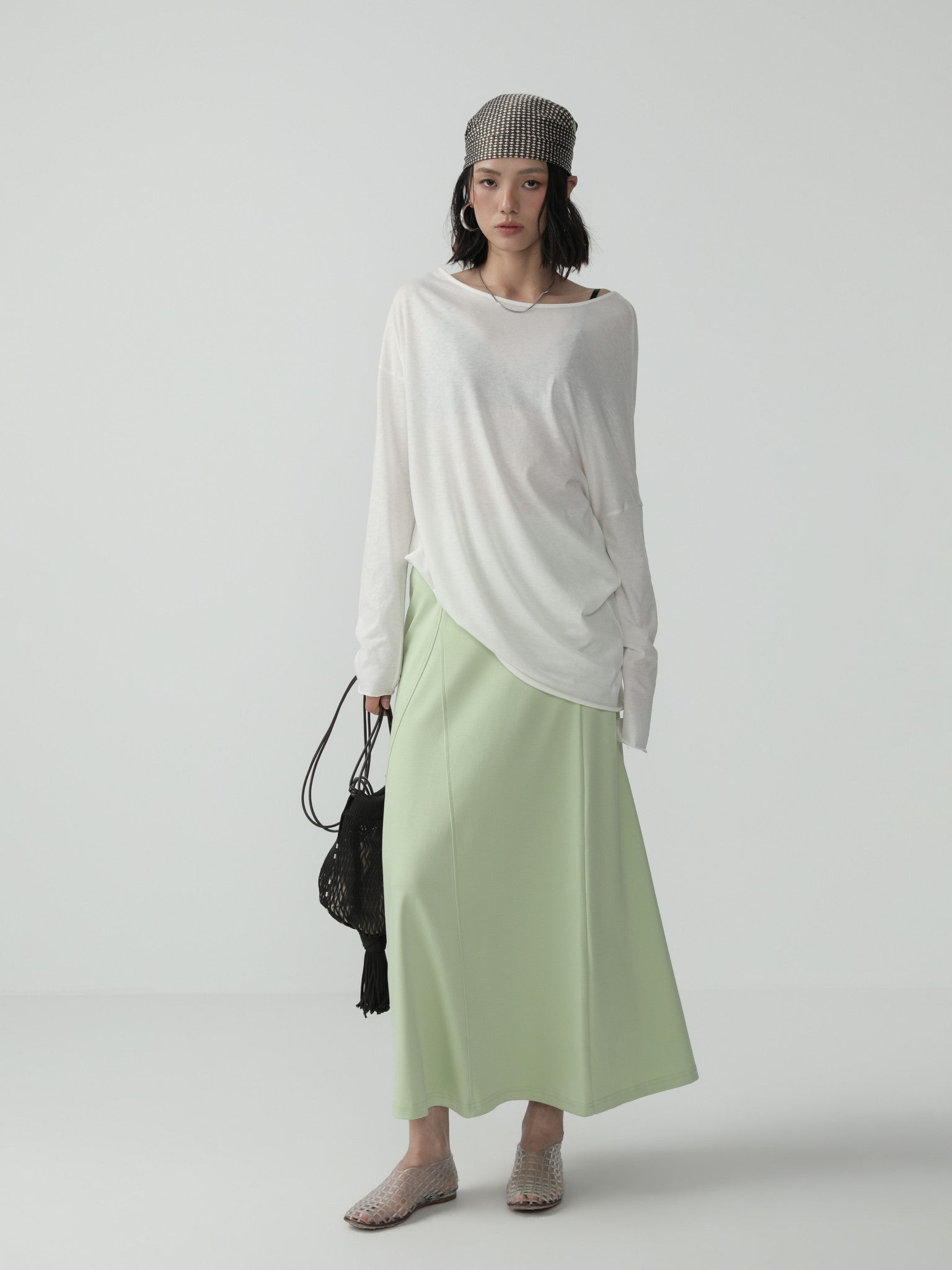 Sleek Fitted Tank Top with Minimalist Charm - Nettarei