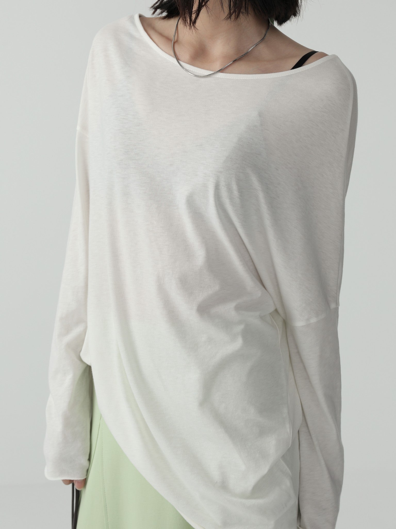Sleek Fitted Tank Top with Minimalist Charm - Nettarei