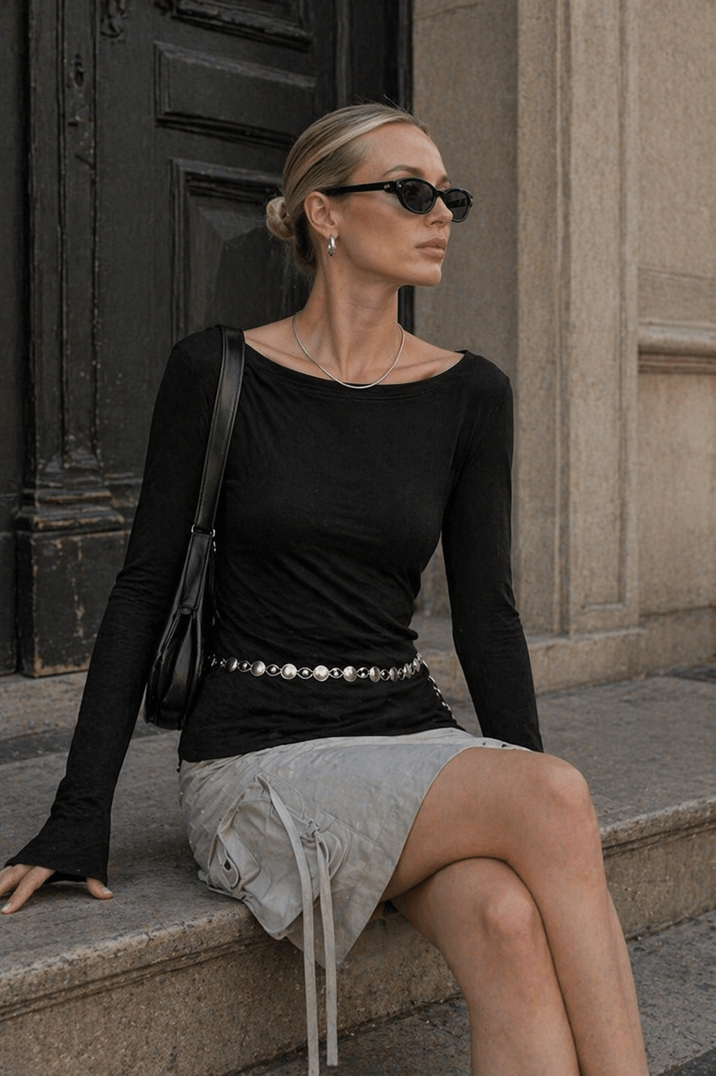 Sleek Fitted Tank Top with Minimalist Design - Nettarei