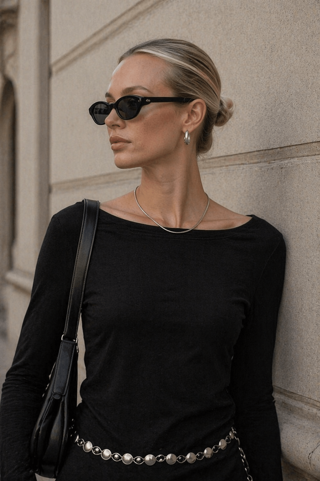 Sleek Fitted Tank Top with Minimalist Design - Nettarei