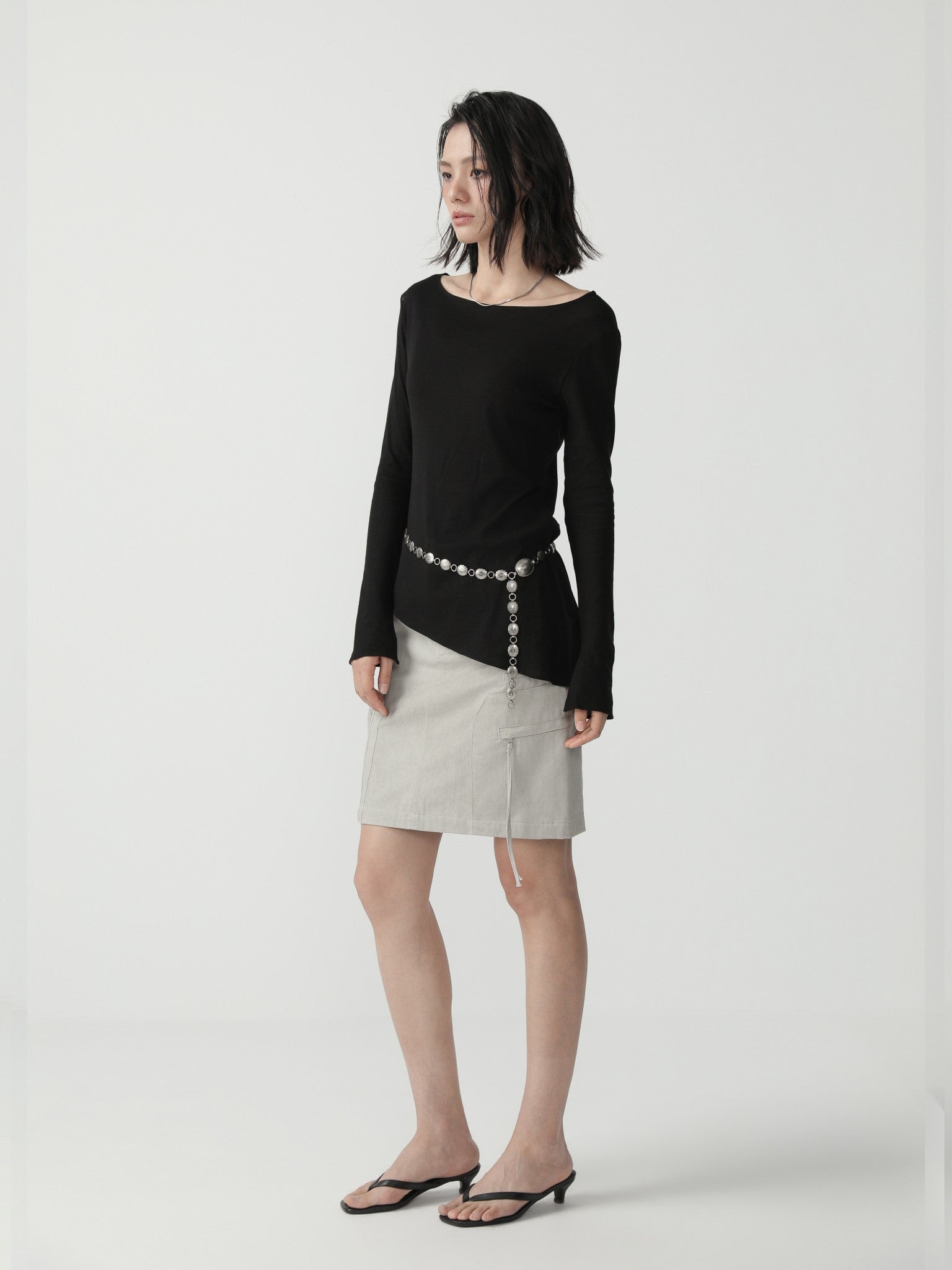 Sleek Fitted Tank Top with Minimalist Design - Nettarei