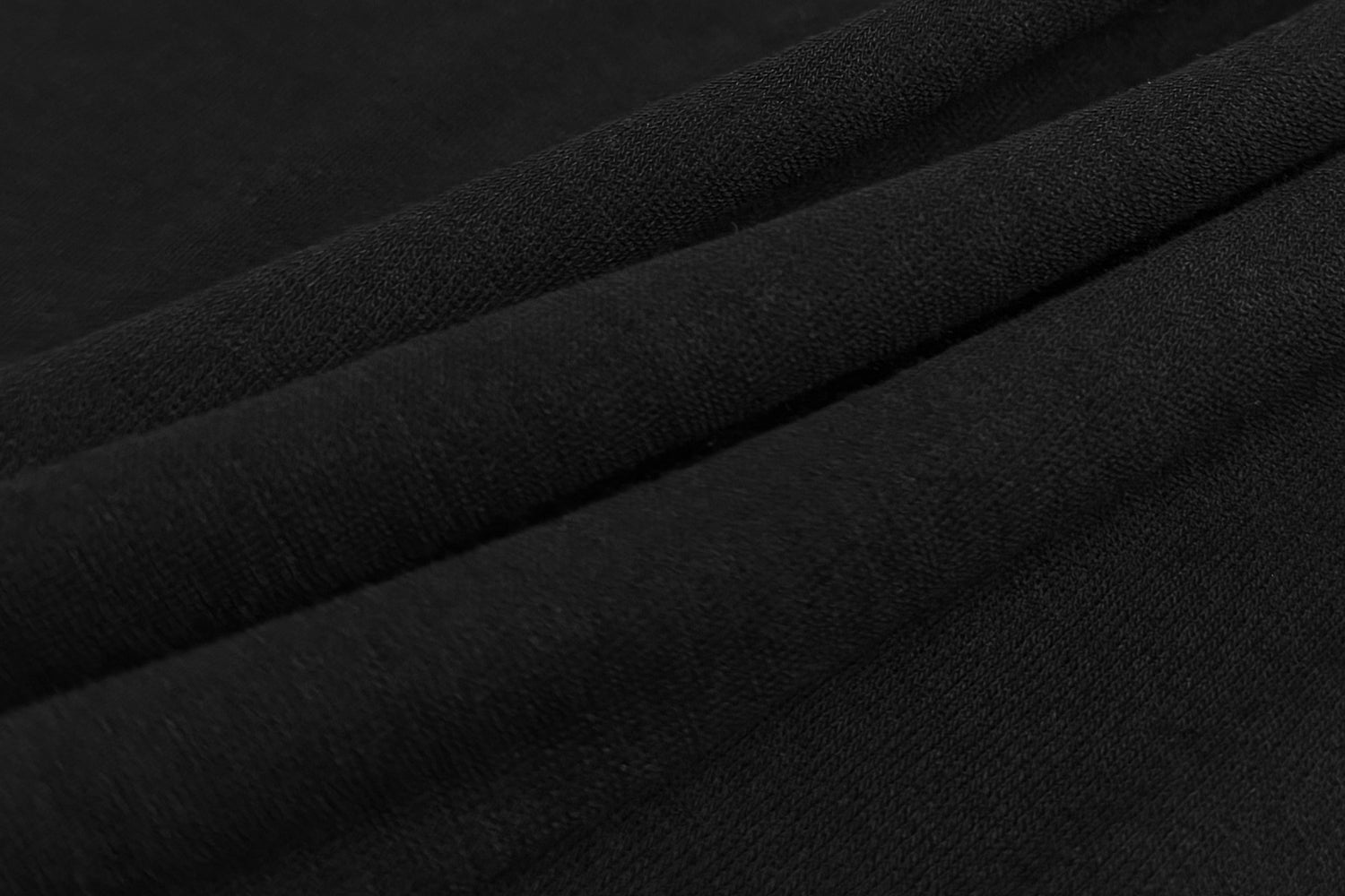 Sleek Fitted Tank Top with Minimalist Design - Nettarei