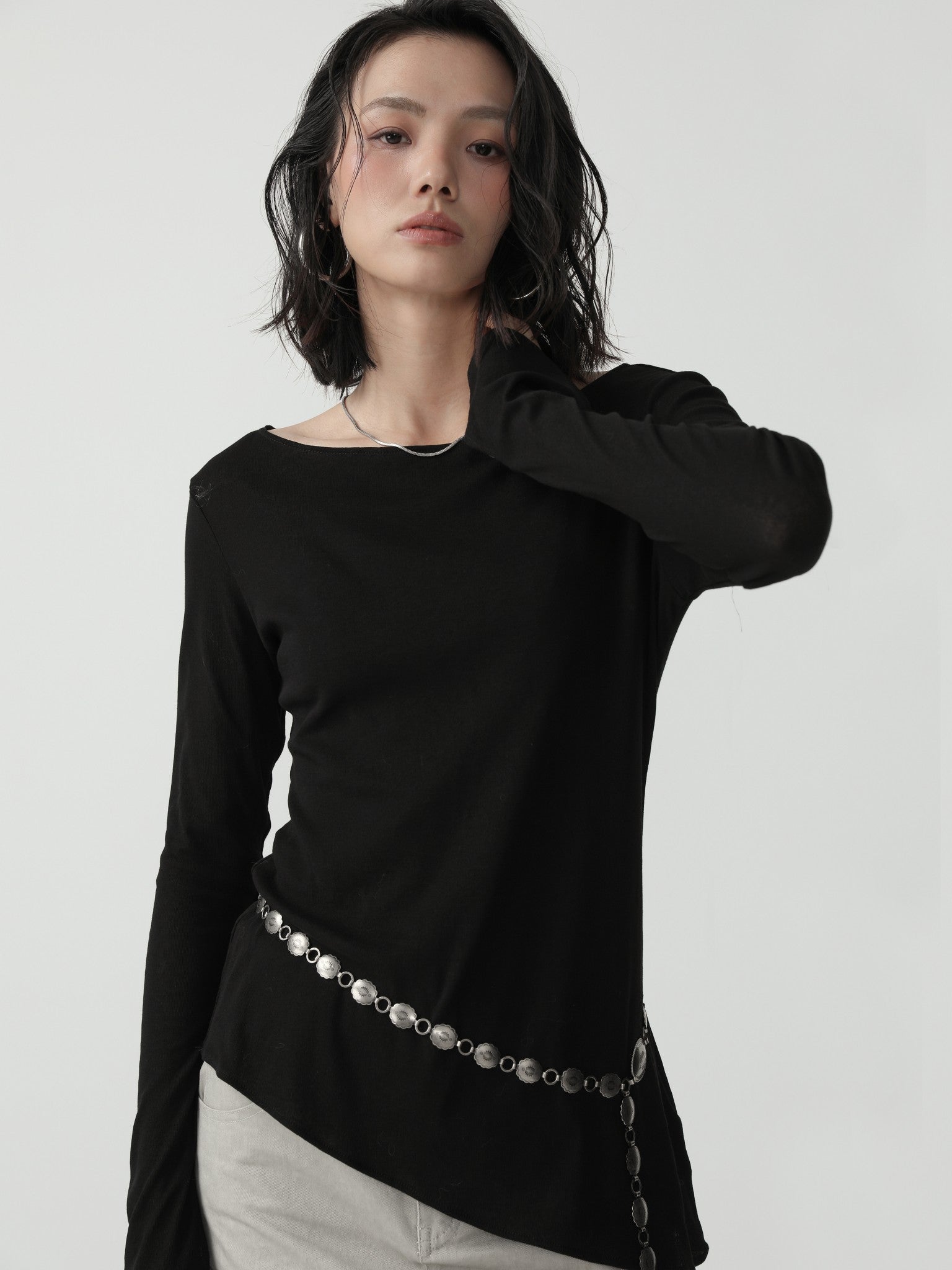 Sleek Fitted Tank Top with Minimalist Design - Nettarei