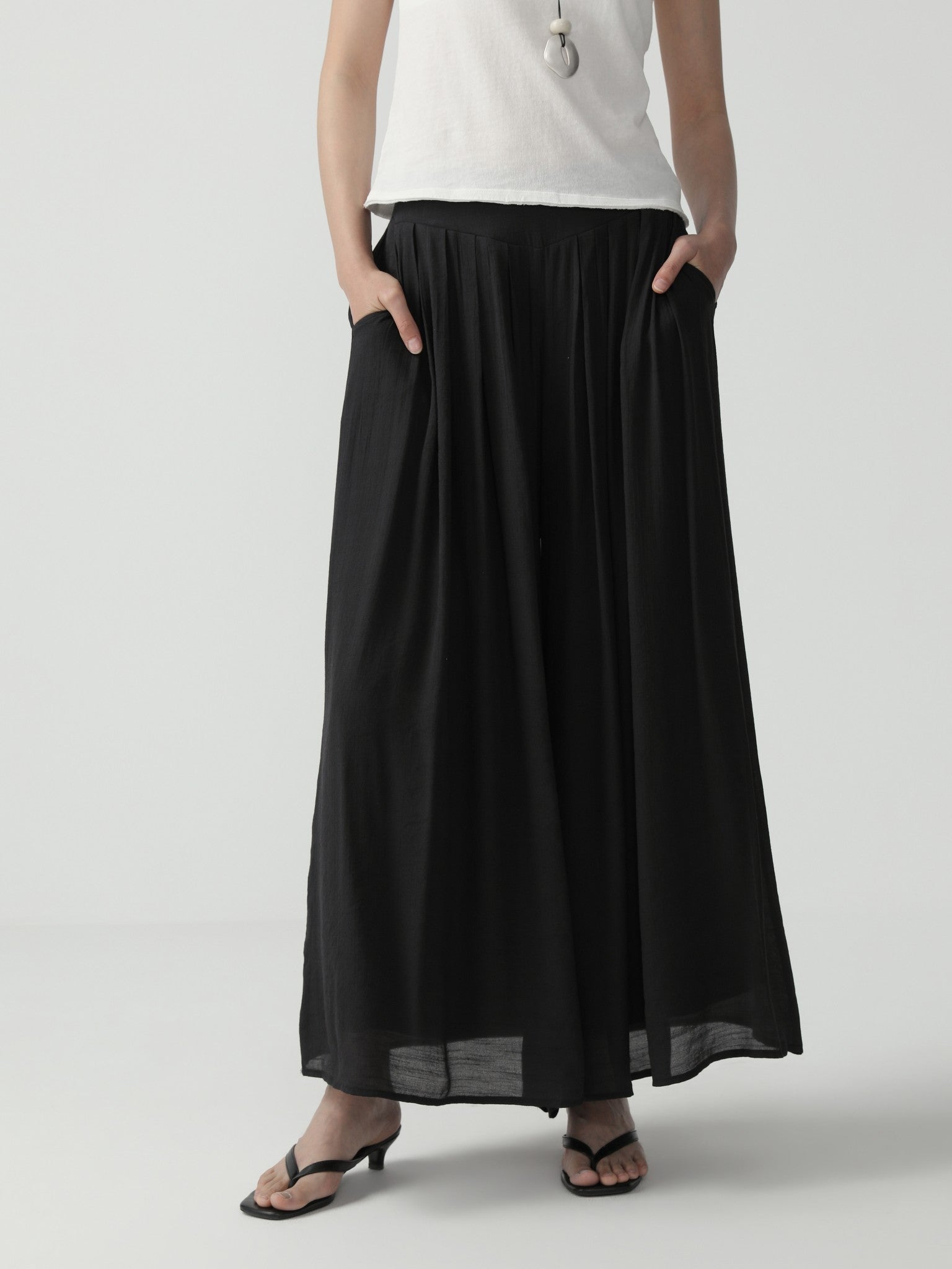 Sleek Minimalist Palazzo Pants - Nettarei