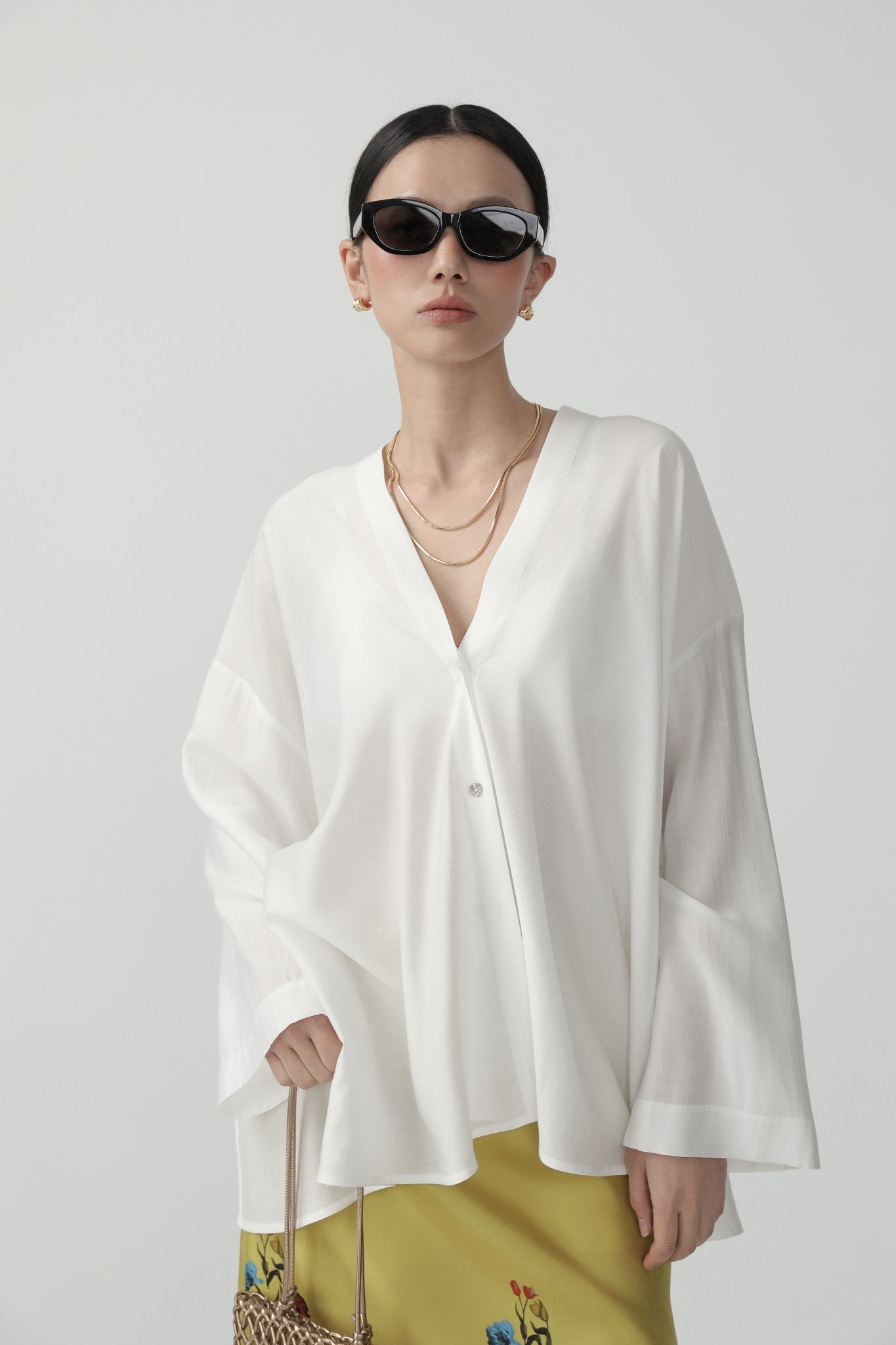 Sleek Minimalist Viscose Blend Poncho Cardigan - Nettarei