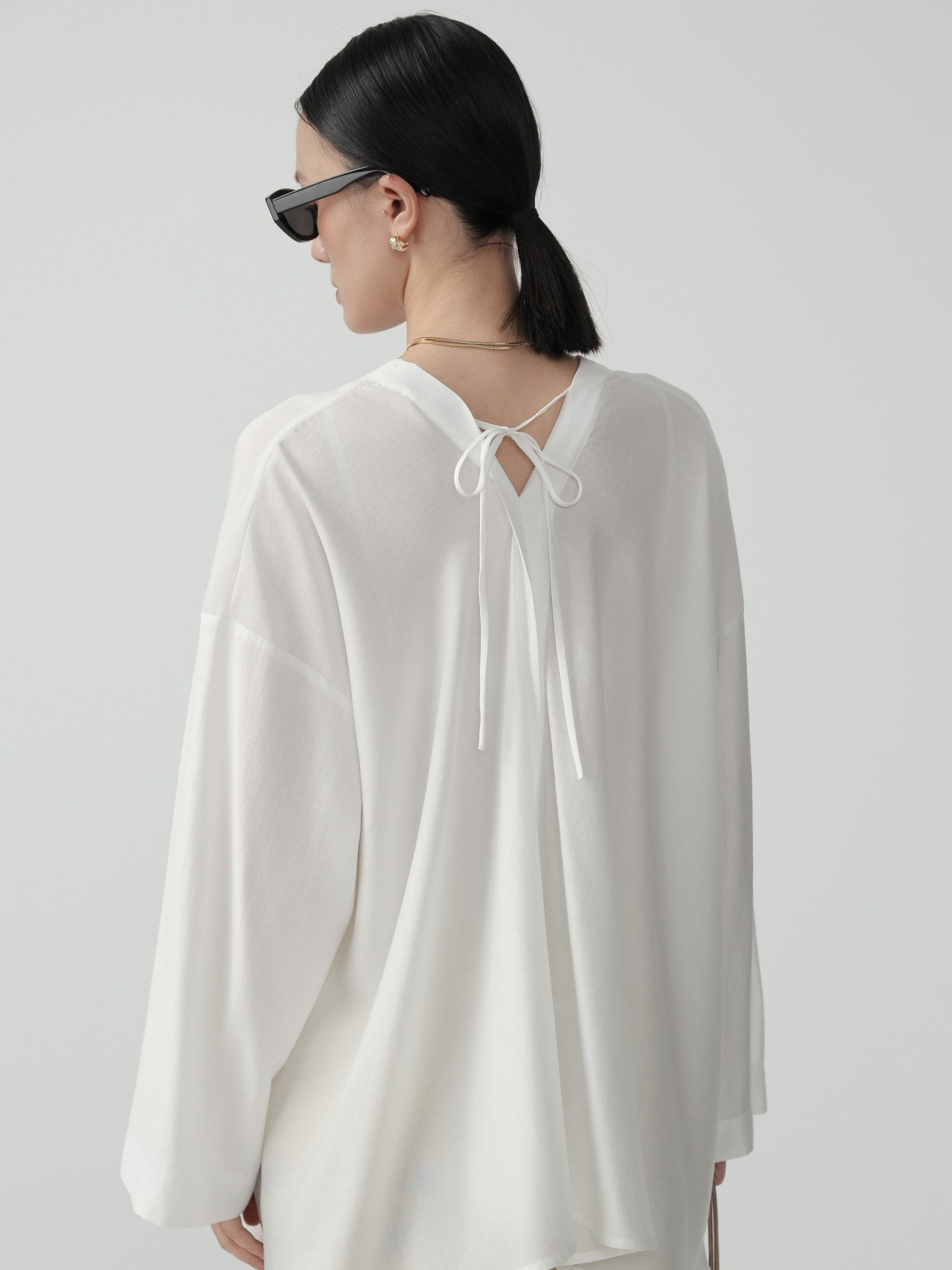 Sleek Minimalist Viscose Blend Poncho Cardigan - Nettarei