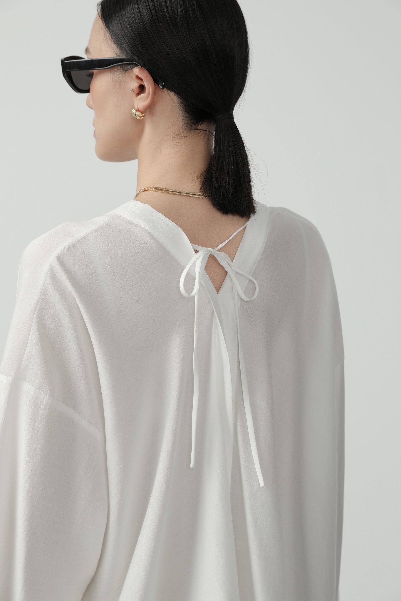 Sleek Minimalist Viscose Blend Poncho Cardigan - Nettarei
