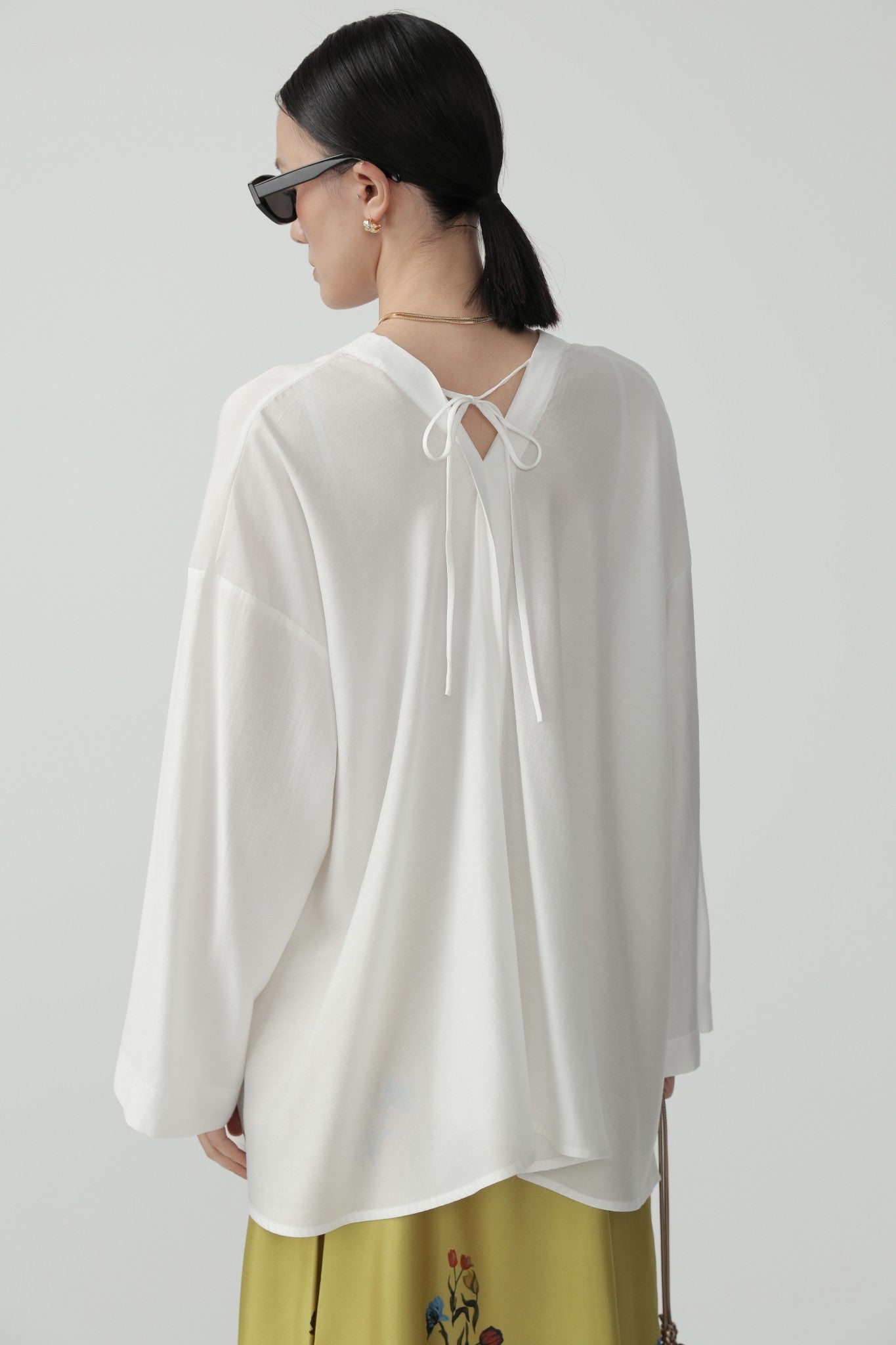 Sleek Minimalist Viscose Blend Poncho Cardigan - Nettarei