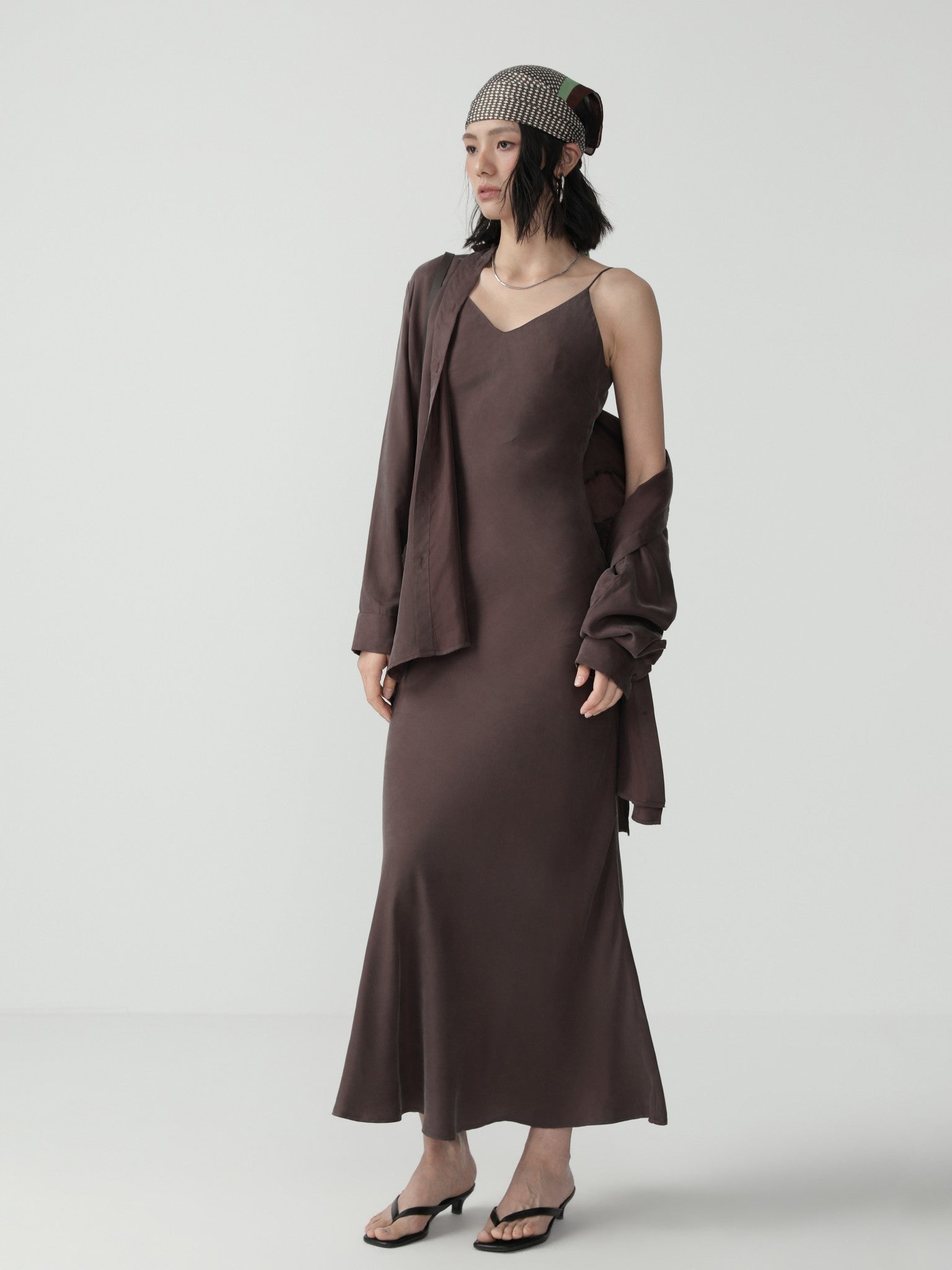 Sleek V - Neck Slip Dress with Minimalist Charm - Nettarei