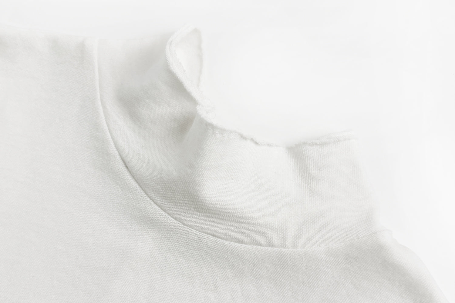 Slim Stretch Turtleneck Tee with Sleek Minimalist Design - Nettarei
