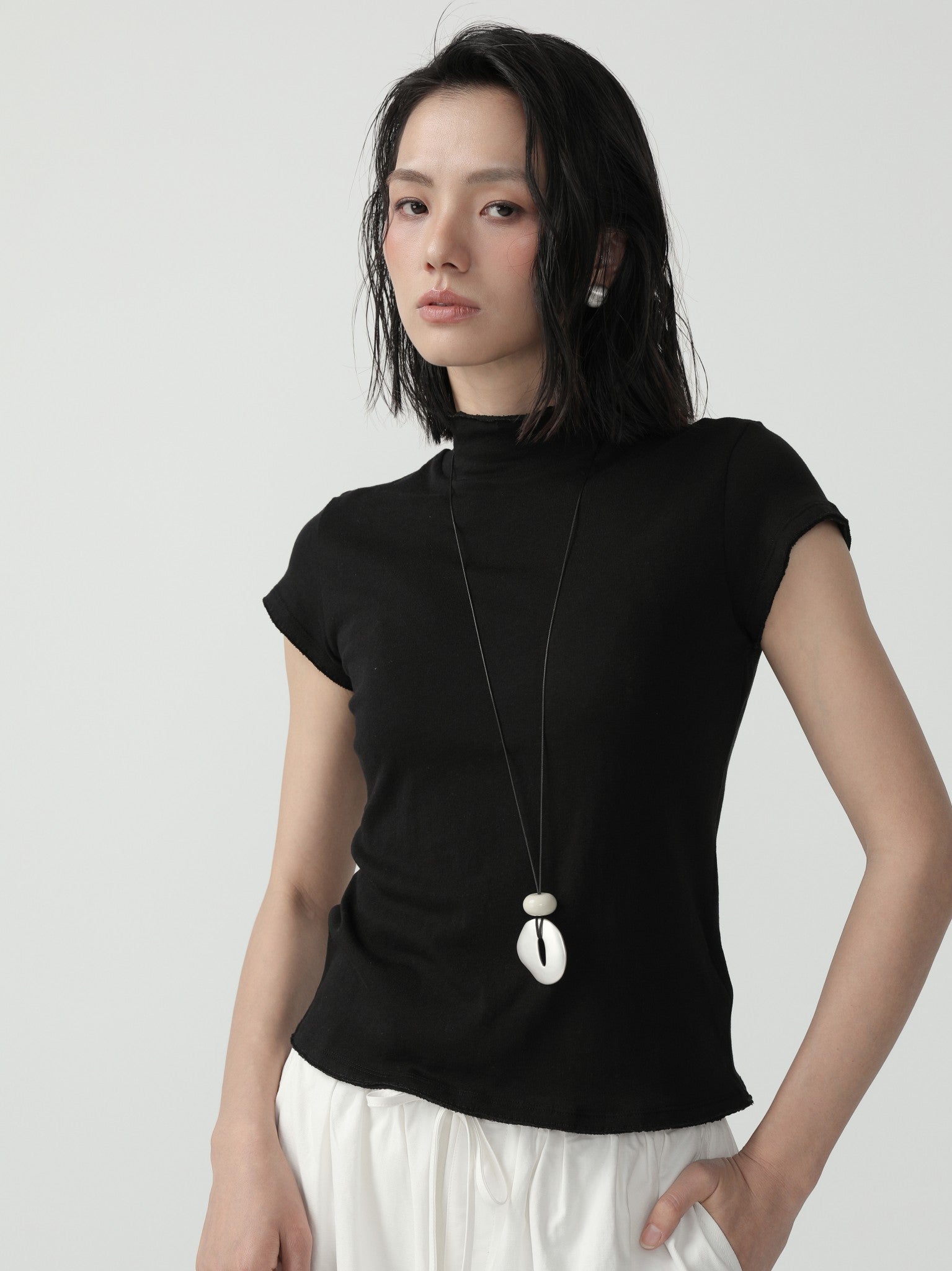 Slim Stretch Turtleneck Tee with Sleek Minimalist Design - Nettarei