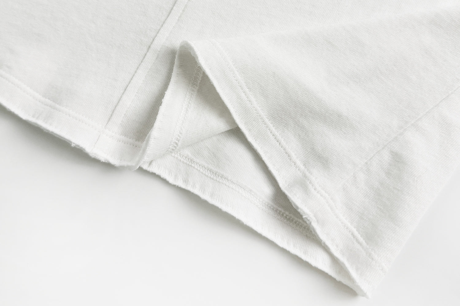 Slim Stretch Turtleneck Tee with Sleek Minimalist Design - Nettarei